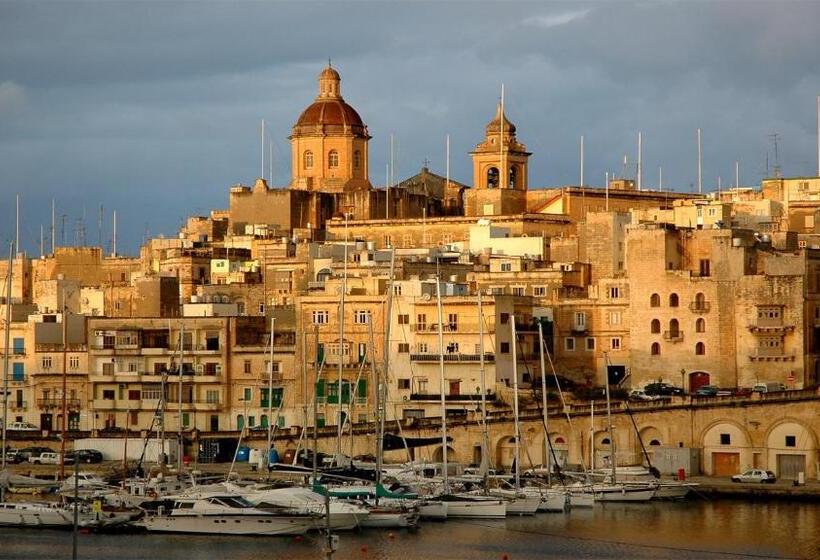 اتاق استاندارد با تخت‌های تاشو, No. 17 Birgu
