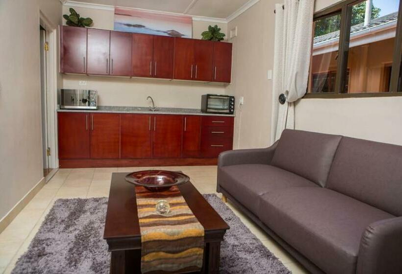 Quarto Familiar, Dyna Guest House