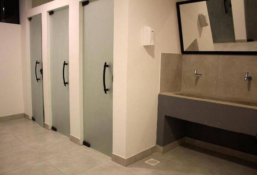 اتاق خانوادگی, Massambaba Hostel