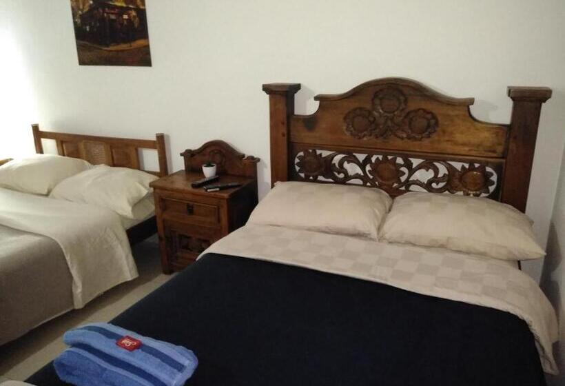 Habitación Triple Comfort, Hostal Norma101
