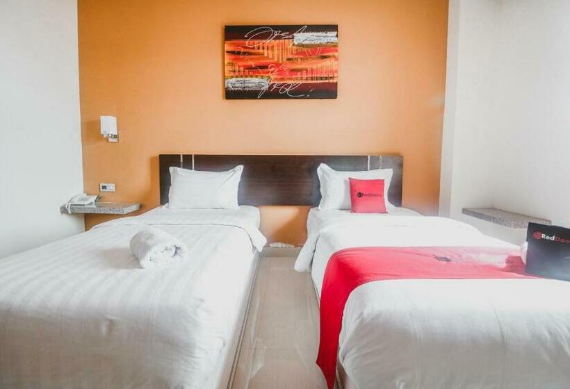 Номер Deluxe, Reddoorz Plus Near Universitas Negeri Makassar