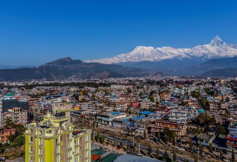 سوییت با چشم‌انداز کوه, Task International