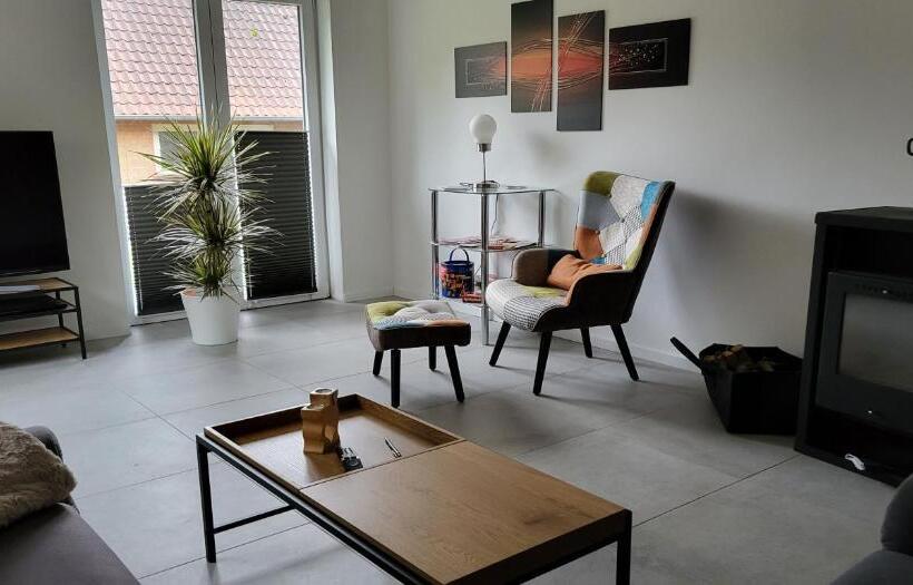 Дом 4 Спальни, Ullas Gästehaus