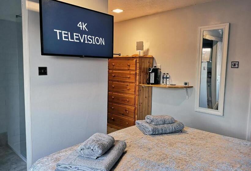 Deluxe Room King Size Bed, The Rufford