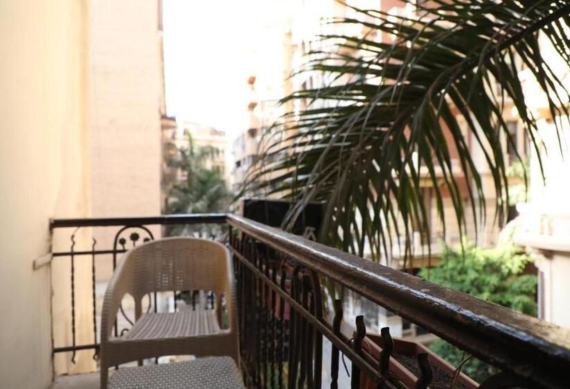 اتاق استاندارد سه تخته با سرویس بهداشتی مشترک, Holy Sheet Hostel