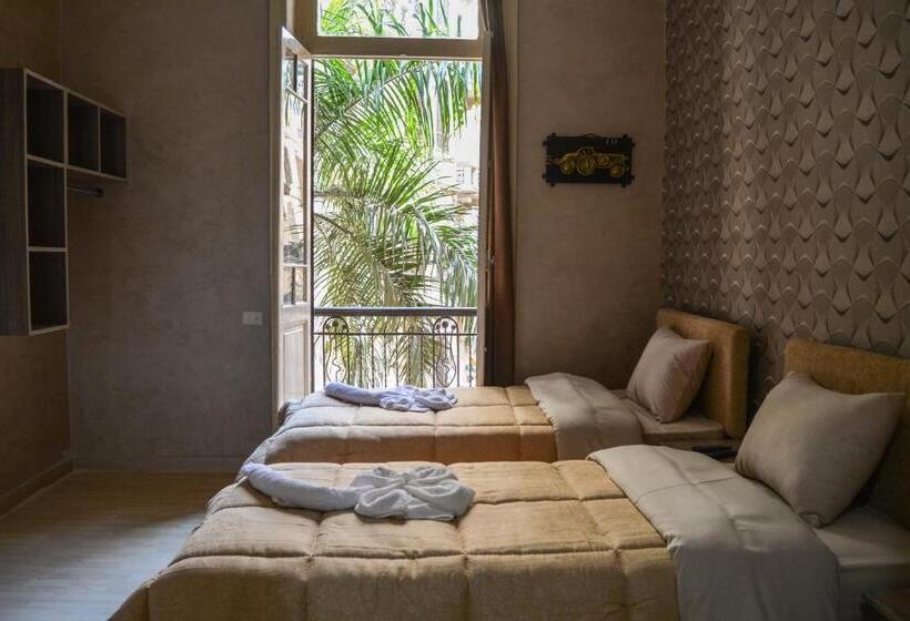 اتاق استاندارد با سرویس بهداشتی مشترک, Holy Sheet Hostel