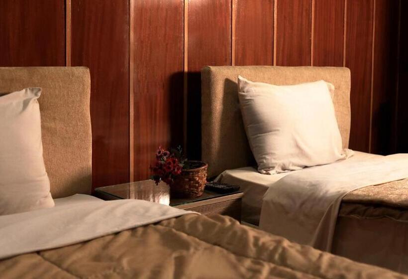اتاق استاندارد یک تخته با سرویس بهداشتی مشترک, Holy Sheet Hostel