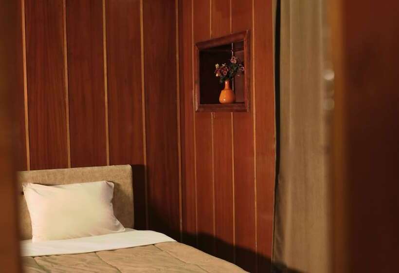 اتاق استاندارد با سرویس بهداشتی مشترک, Holy Sheet Hostel