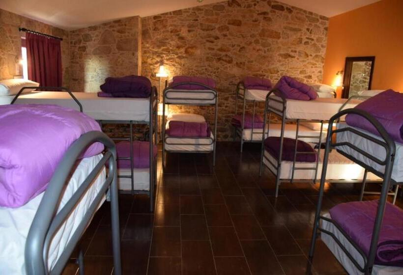 تختخواب در اتاق مشترک, O Cabanel Albergue Bar