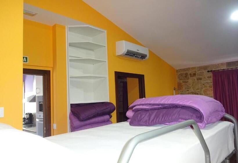 تختخواب در اتاق مشترک, O Cabanel Albergue Bar