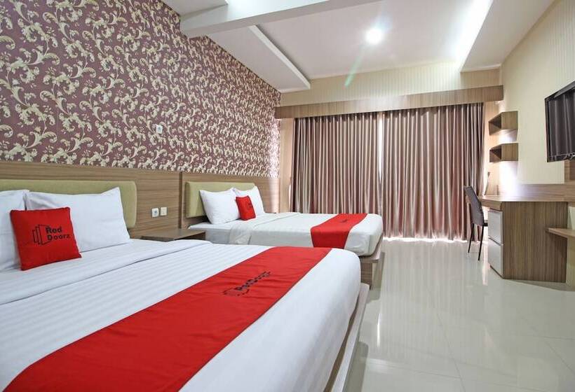 Семейный Номер, Reddoorz Near Jogja City Mall