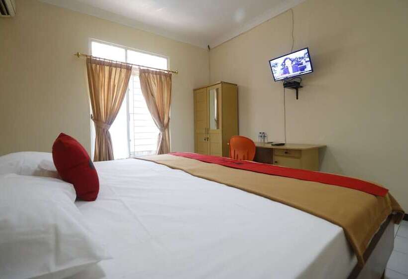 Номер Стандарт, Reddoorz Plus At Jalan Gatot Subroto Jakarta