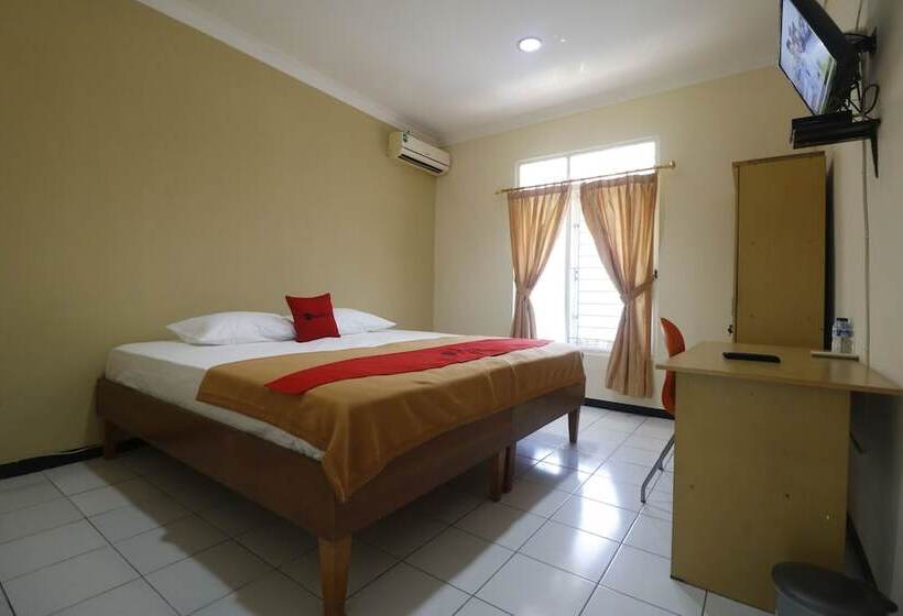 Номер Стандарт, Reddoorz Plus At Jalan Gatot Subroto Jakarta