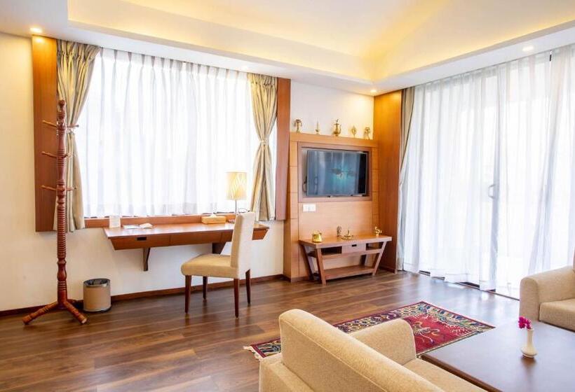 سوئیت پرزیدنت, Mountain Glory Forest Resort