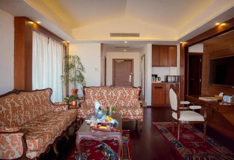 سوئیت پرزیدنت, Mountain Glory Forest Resort