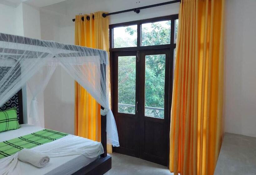 اتاق لوکس با بالکن, Sunwin River Cabana