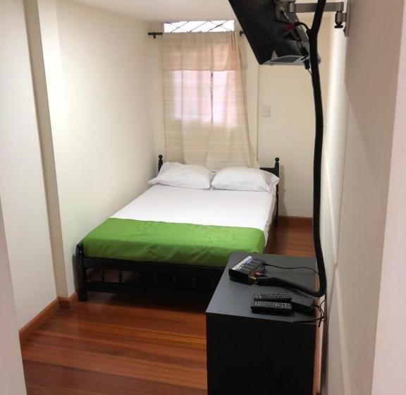 Quarto Triplo Estandar, Alojamiento Campestre Hawaii