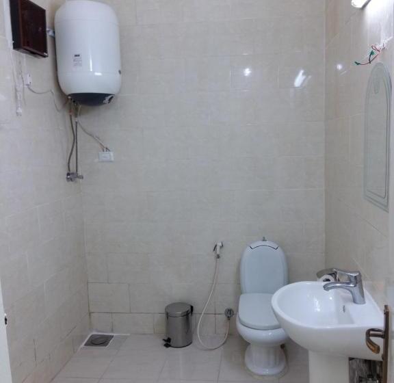 اتاق استاندارد با سرویس بهداشتی مشترک, Golden Star Hostel