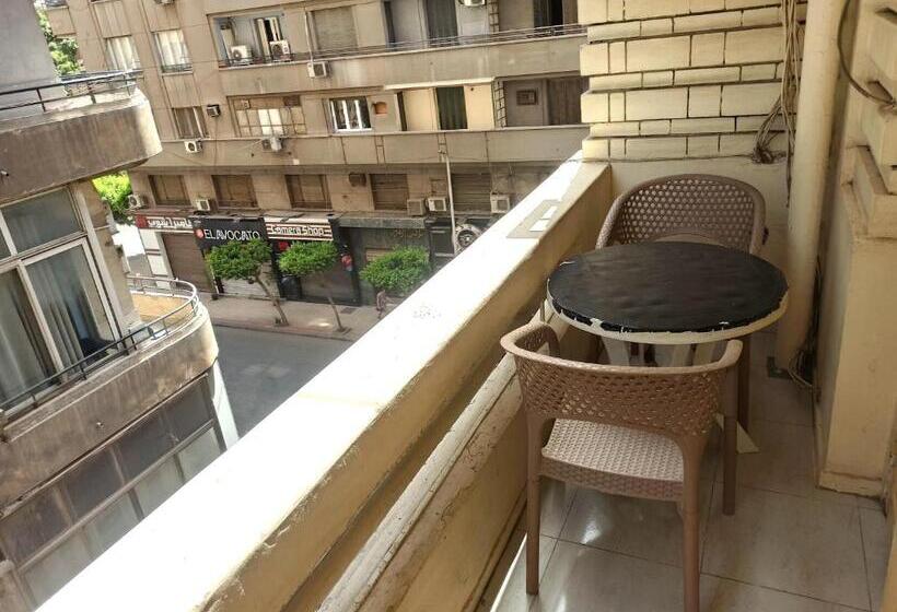 اتاق استاندارد با سرویس بهداشتی مشترک, Golden Star Hostel