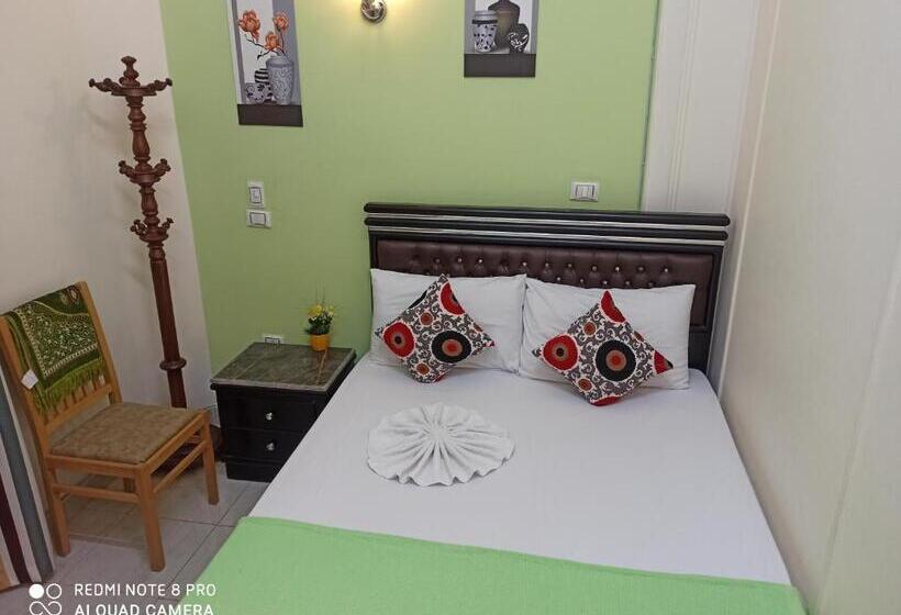 اتاق استاندارد یک نفره, Golden Star Hostel