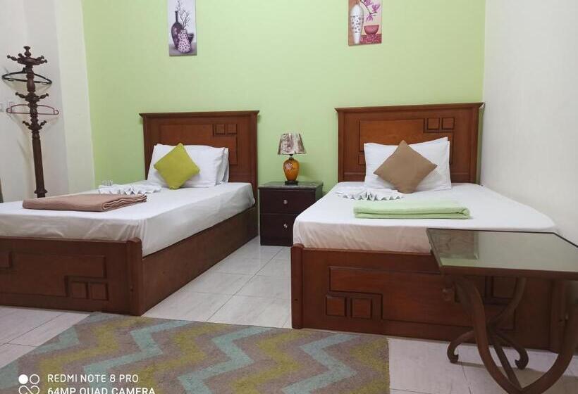 اتاق لوکس با بالکن, Golden Star Hostel