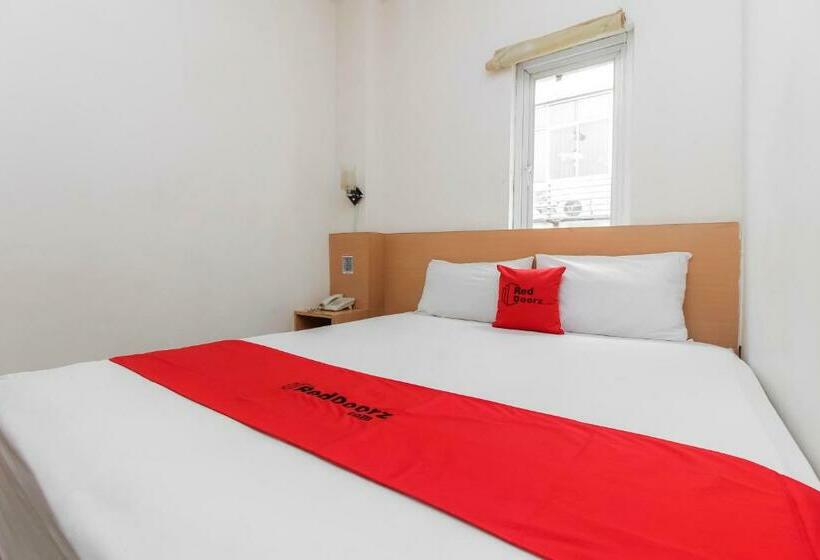 Номер Стандарт, Reddoorz Plus Near Galaxy Bekasi