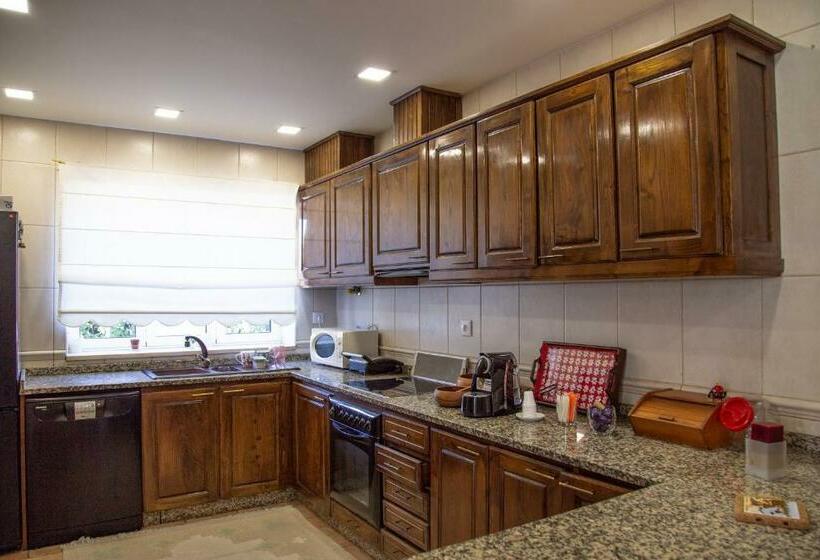 Дом 3 Спальни, The Oak´s Wolf Country House
