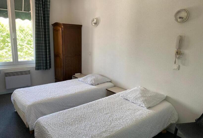 Номер Стандарт, Hôtel Les Trois Maures