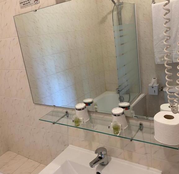 Номер Стандарт, Hôtel Les Trois Maures