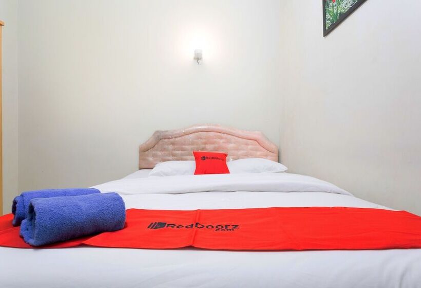 Номер Economy, Reddoorz @ Supratman Street