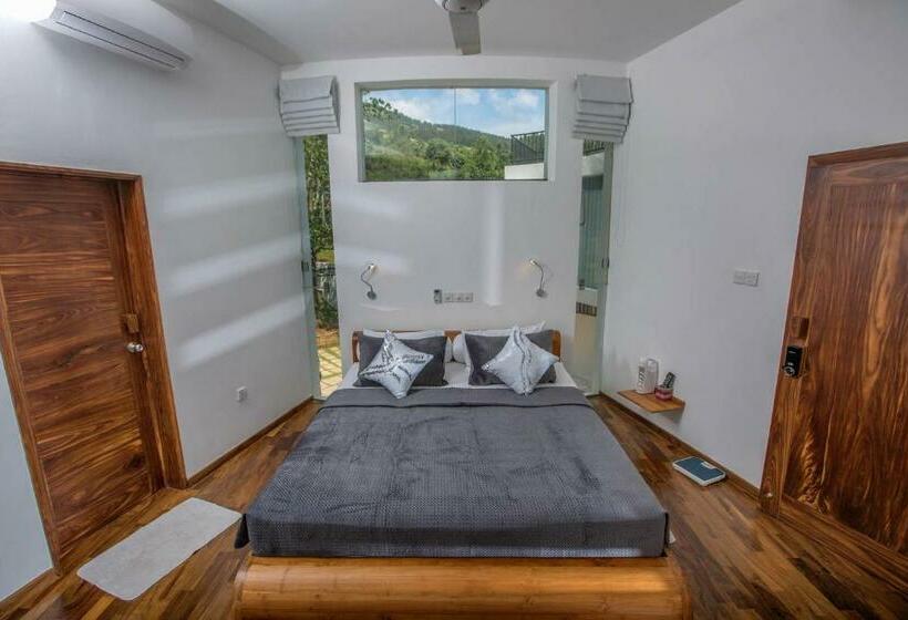 سوئیت جونیور با چشم‌انداز کوهستان, Villa Vajrapani