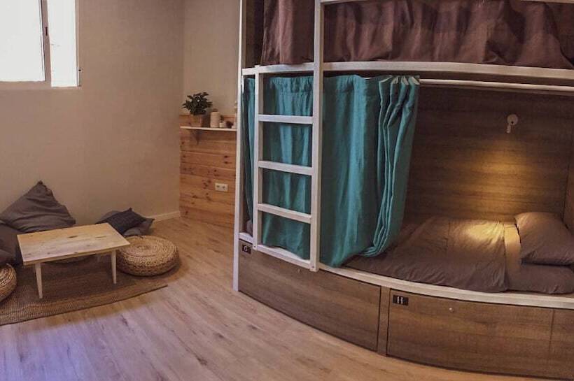 تختخواب در اتاق مشترک, Cantagua Hostel