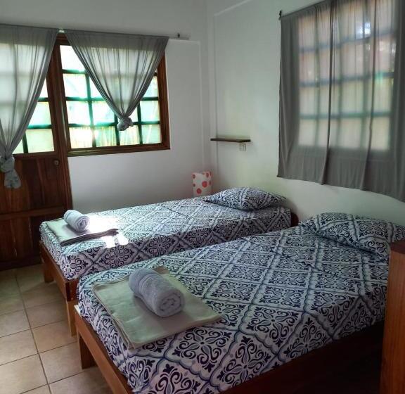 기본 룸 공용 욕실, Pagalù Hostel