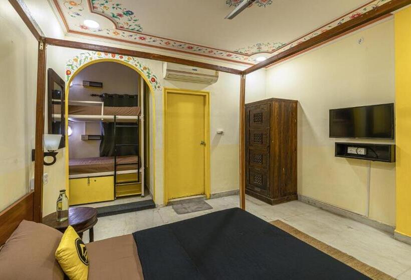 四人豪华间, The Hosteller Jaipur