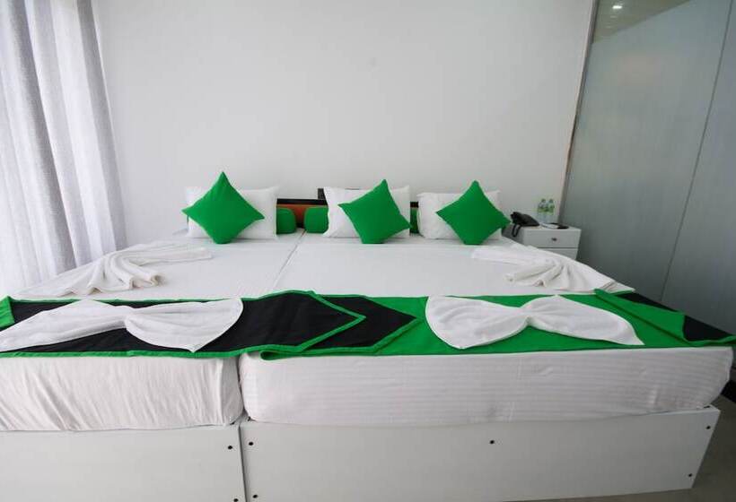 Quarto Triplo Estandar, Avora