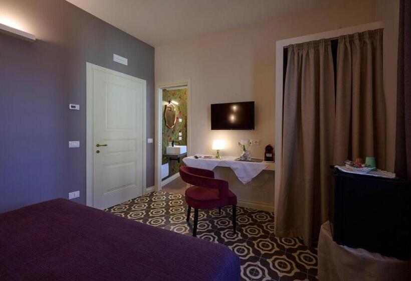 اتاق لوکس با بالکن, Villa Marengo Guest House
