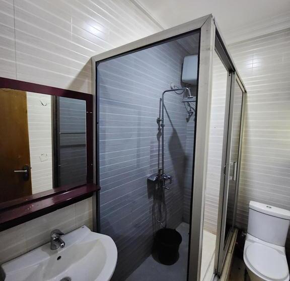 اتاق اکونومی, Nue Crest Hotels & Suites