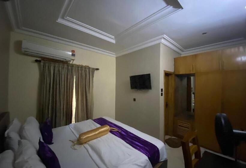اتاق اکونومی, Nue Crest Hotels & Suites