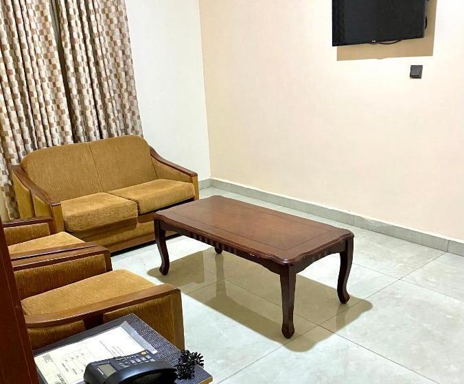 سوئیت با تخت بزرگ, Nue Crest Hotels & Suites
