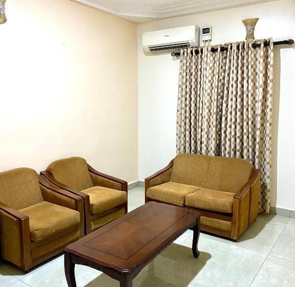 سوئیت با تخت بزرگ, Nue Crest Hotels & Suites