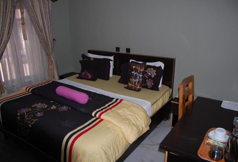 اتاق اکونومی, Nue Crest Hotels & Suites