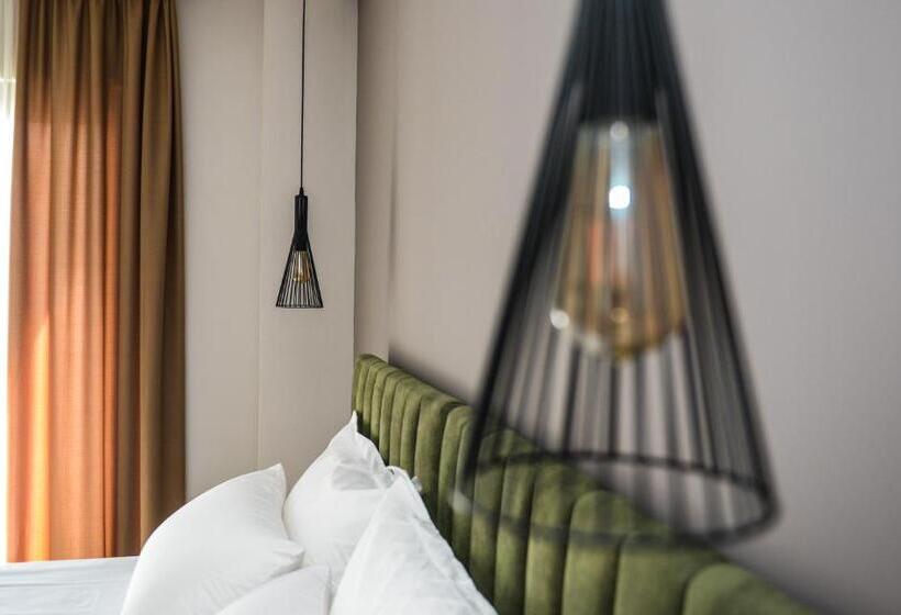 Номер Стандарт Трехместный, Brilliant Hotel & Spa