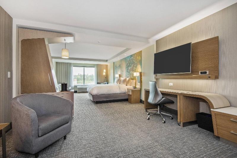 Люкс Кровать Кинг, Courtyard By Marriott Raleigh Cary/parkside Town Commons