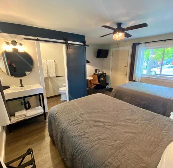 Четырехместный Номер Стандарт, Cedar Court Inn