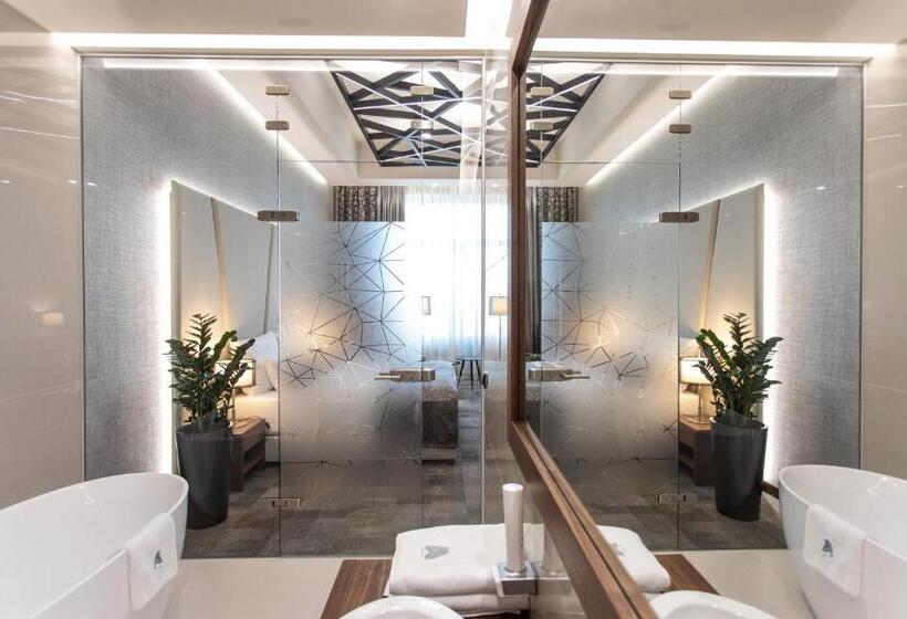Номер Deluxe, Artis Boutique