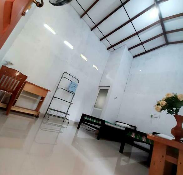 Quarto Estandar com Sacada, Sanithu Homestay Galle