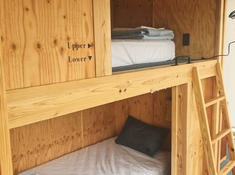 Кровать в Общей Комнате, Cocoreto The Guesthouse Daikon Island