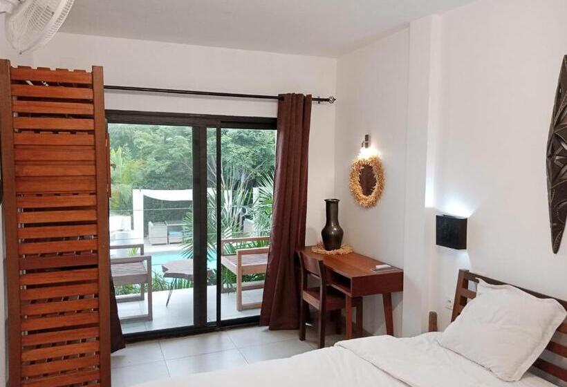 اتاق استاندارد با چشم‌انداز استخر, Ikopa Hôtel Madagascar
