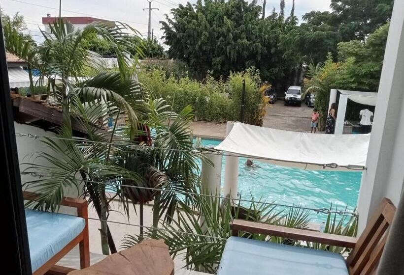 اتاق استاندارد با چشم‌انداز استخر, Ikopa Hôtel Madagascar