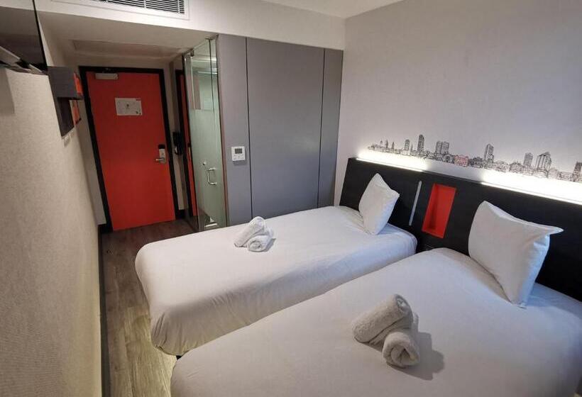 Номер Стандарт, Easyhotel Leeds